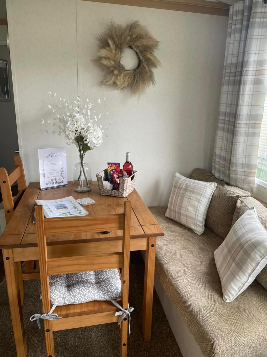 Marine Getaways Caravan Hire Rhyl Buitenkant foto
