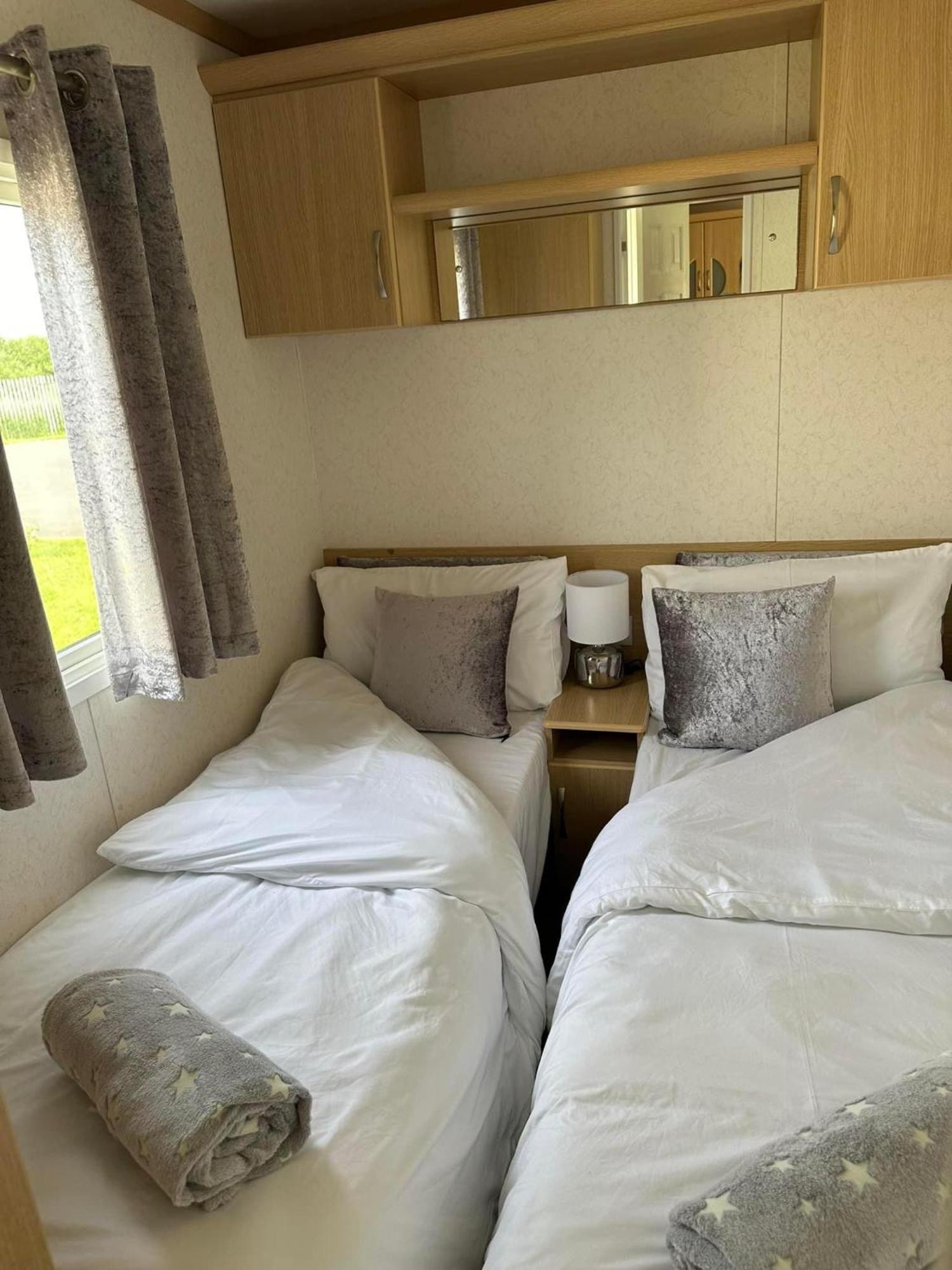 Marine Getaways Caravan Hire Rhyl Buitenkant foto